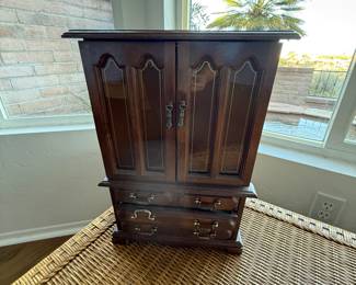 Jewelry chest
