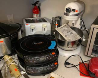 KitchenAid mixer, misc kitchen items