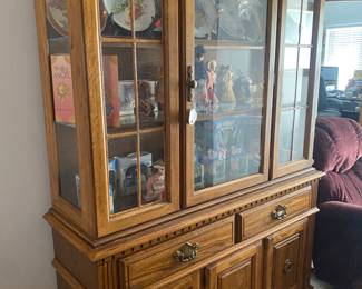 Hutch, plates and collectible dolls