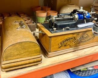 $500 - Vintage Edison Home Phonograph with Horn