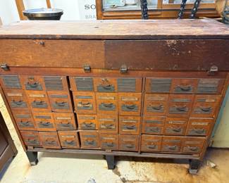 $800 - 36-drawer Oak Library card catalog 