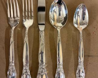 Oneida "Country Lane" Silverware; 12 place settings of 5-pieces each.  Hostess Serverware as well. Box included. 