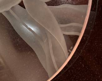 Dorothy Thorpe Art Glass Platter. Measures 13" D. Photo 2 of 2. 