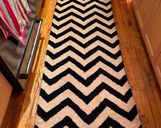 Black and White Chevron Rug. 