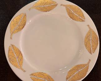 Set of 6 Crate & Barrel Gold Leaf Dinner Plates. 