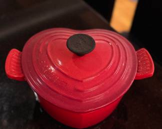 Le Creuset Red 2L Heart Shape Covered Casserole. Photo 2 of 4. 