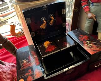 Beautiful oriental jewelry box