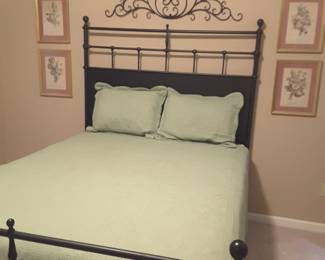 Queen size bed & mattress set..excellent condition