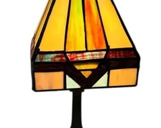Quoizel Holmes TiffanyStyle Table Lamp