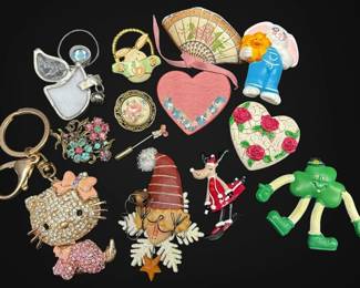 Fun Brooches Hello Kitty Keychain
