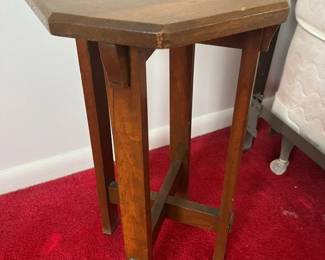 119 Mission Octagonal Plant Standmin