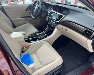 119 2016 Honda Accord EXL Front Seat Detailmin
