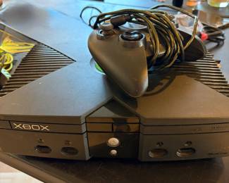 Vintage 2002 Xbox with control controller