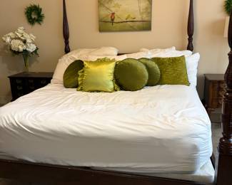 Henredon  King size four poster bed