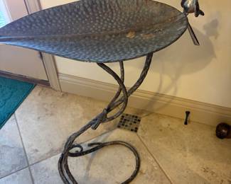 Metal decorative birdbath