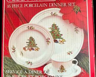 16pc Holiday Hostess dinner set - 4 place settings