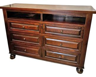 Colonial Plantation Media Dresser 