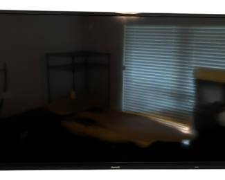 Skyworth 32 Smart TV  Wall Mount 