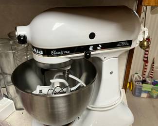 Kitchen - great Kitchenaid mixer!