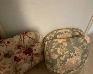 Pillows/cushions
