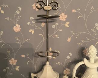 Metal holder for teapots - bottom holder has a teapot!