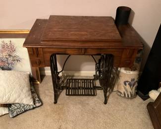 Bedroom - vintage Singer sewing machine 