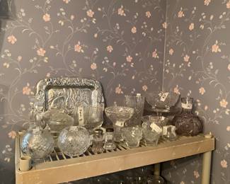 There is more glass items + miscellaneous other items!