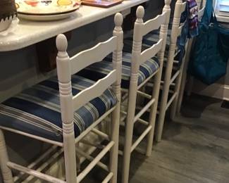 4 bar stools