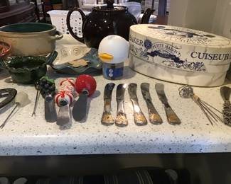 lots of kitchen and entertaining items