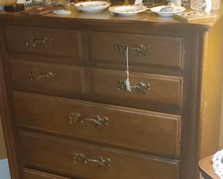 Solid wood chest of drawers