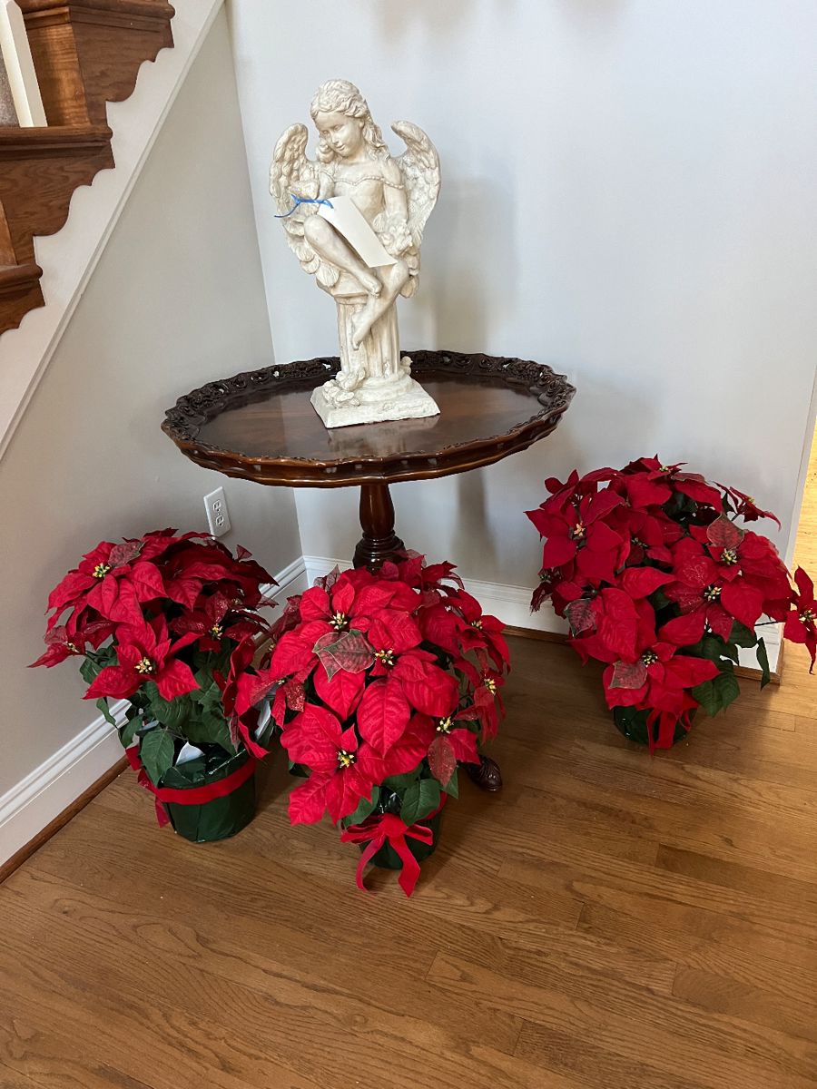 Pie Crust Table, Angel, Artificial Poinsettias