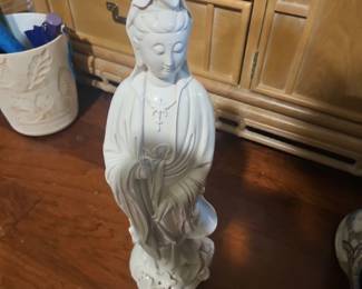 Chinese porcelain Guayin Statue