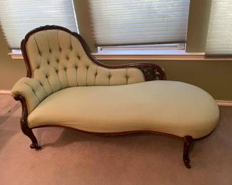 Victorian Style Fainting Couh