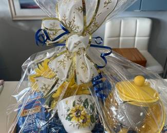 BEAUTIFUL GIFT BASKET