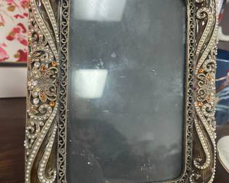 BEAUTIFUL PICTURE FRAME 
