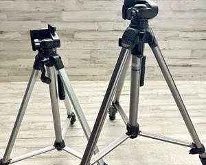 Lightweight Aluminum Camera Tripods – Adjustable Universal Video Stand for Camcorders, DSLR, and Smartphone Photograph