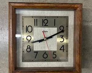 Vintage Linden Square Wall Clock – Wood Frame & Brushed Metal Face