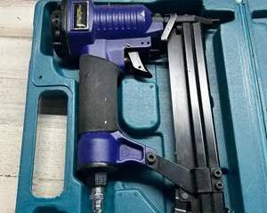 Central Pneumatic Air Stapler w/ Hard Case – Works – Includes Staples