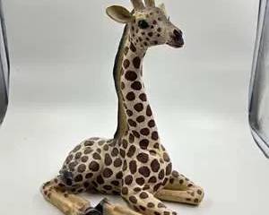 Hand Painted Resin Sitting Giraffe Figurine – Realistic Safari Animal Decor, Collectible Gift