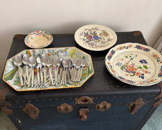 Nice items on old steamer trunk