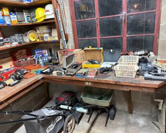 Shop building with lots of vintage & some newer tools