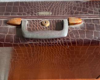 Nice faux crocodile Samsonite case