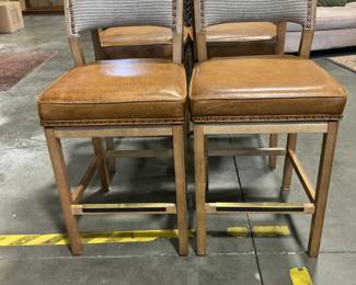 Swivel bar stools with leather seats