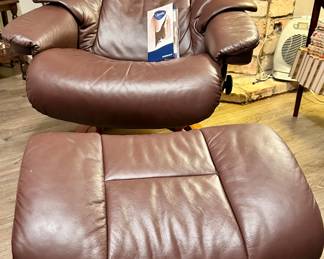 J.E. Ekornes Norway Brown Leather Stressless recliner /swivel Chair with teak base & matching Footrest $950
