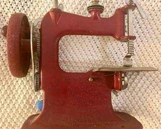 Antique Stich Mistress daughter sewing machine $50