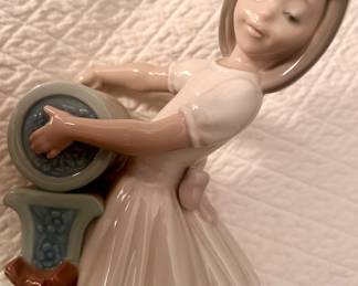 Lladro Daisa 1982 Porcelain Figurine 8.5” Schoolgirl from the Vowel Set i $189
