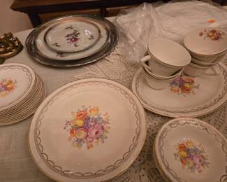 China set for 4 place settings