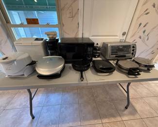 More kitchen appliances...including a Texas shaped waffle iron!