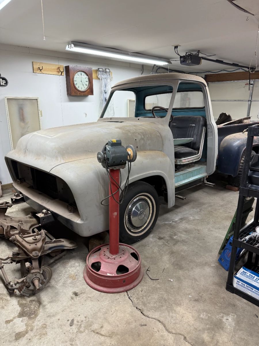 1954 Ford F-100 Pickup (Project Truck)