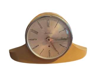 Vintage Seth Thomas Dynaire Art Deco electric mantle clock. Circuit 1940s to 1950s.